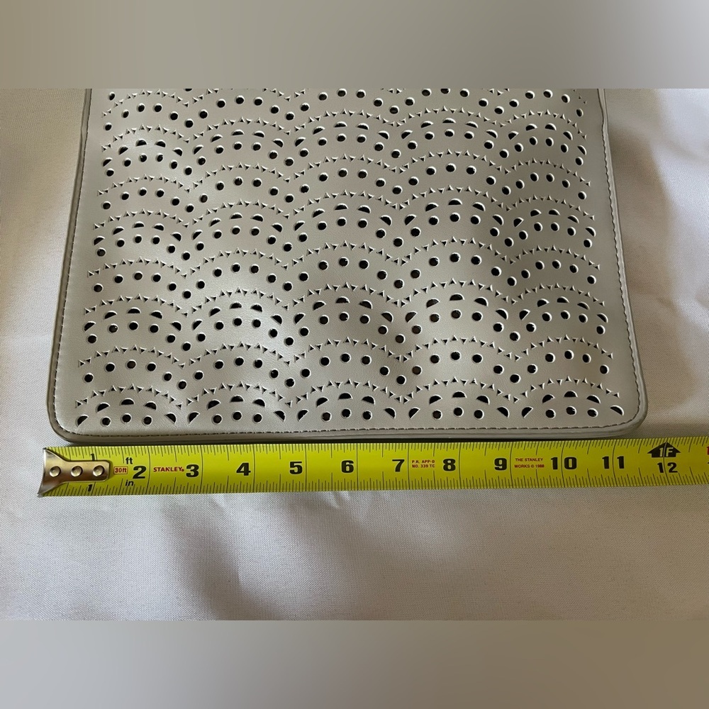 Grey laser cut bag - Picture 4 of 5